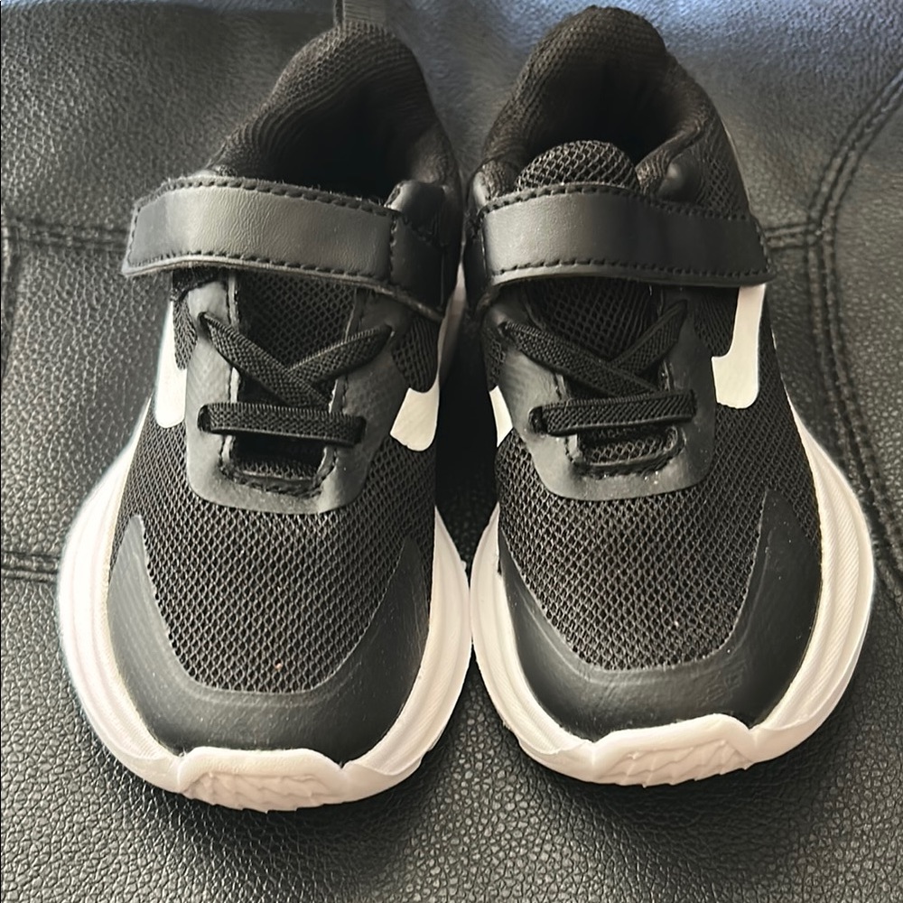 Pro Player Black and White Sneakers with Mesh Upper